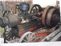 En bild från andra hållet på motorn. Mycket av originalfärgen var bevarad då det stått skyddad under tak.